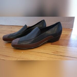 Walking Cradles Two-Tone Black and Brown Women's Slip-On Loafers